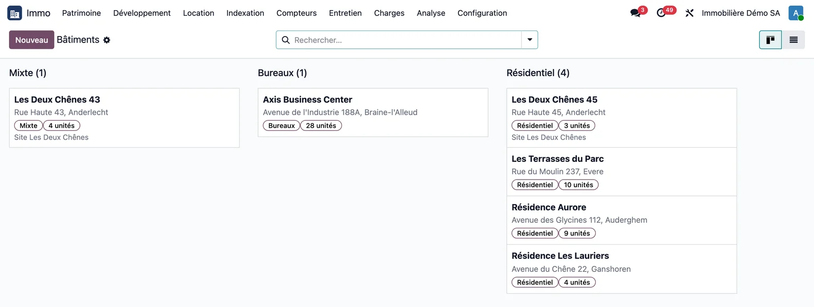 Kanban des bâtiments groupé par affectation : Immo · Patrimoine · Bâtiments. Les six bâtiments de démonstration rangés par affectation, avec leur nombre d'unités ; Les Deux Chênes 43 et 45 portent leur site.